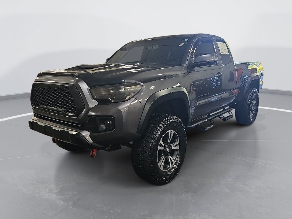 Used 2017 Toyota Tacoma TRD Off-Road w/ Tow Package AWD/4WD image 9