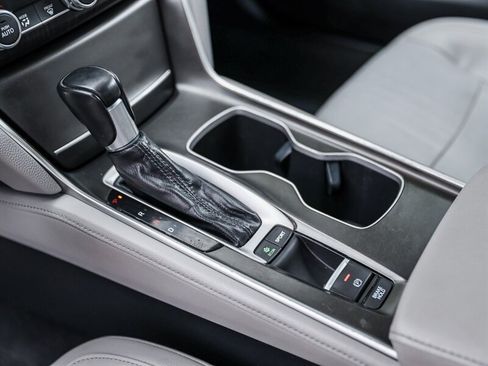 Used 2018 Honda Accord Touring image 25
