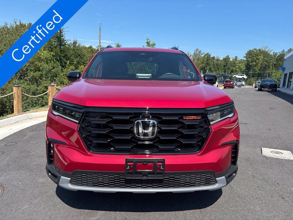Used 2025 Honda Pilot TrailSport image 2