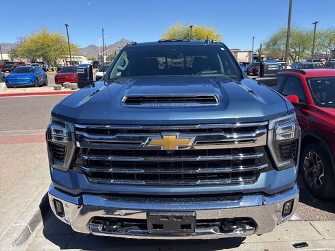 Used 2025 Chevrolet Silverado 2500 LTZ w/ LTZ Premium Package image 4