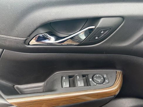 Certified 2023 GMC Acadia SLE w/ Driver Convenience Package image 13