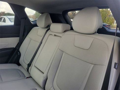 Used 2025 Hyundai Tucson SEL image 11