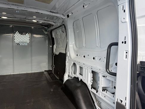Used 2023 Ford Transit 250 Low Roof AWD image 24