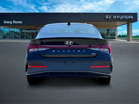 New 2025 Hyundai Elantra SEL FWD image 6