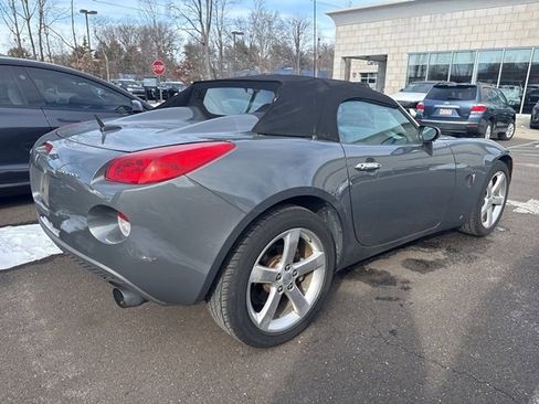 Used 2008 Pontiac Solstice Convertible w/ Premium Package image 2