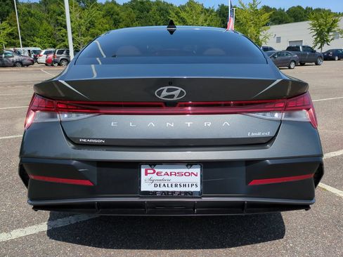 Used 2025 Hyundai Elantra Limited FWD image 5