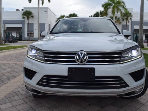 Used 2016 Volkswagen Touareg TDI AWD/4WD image 36