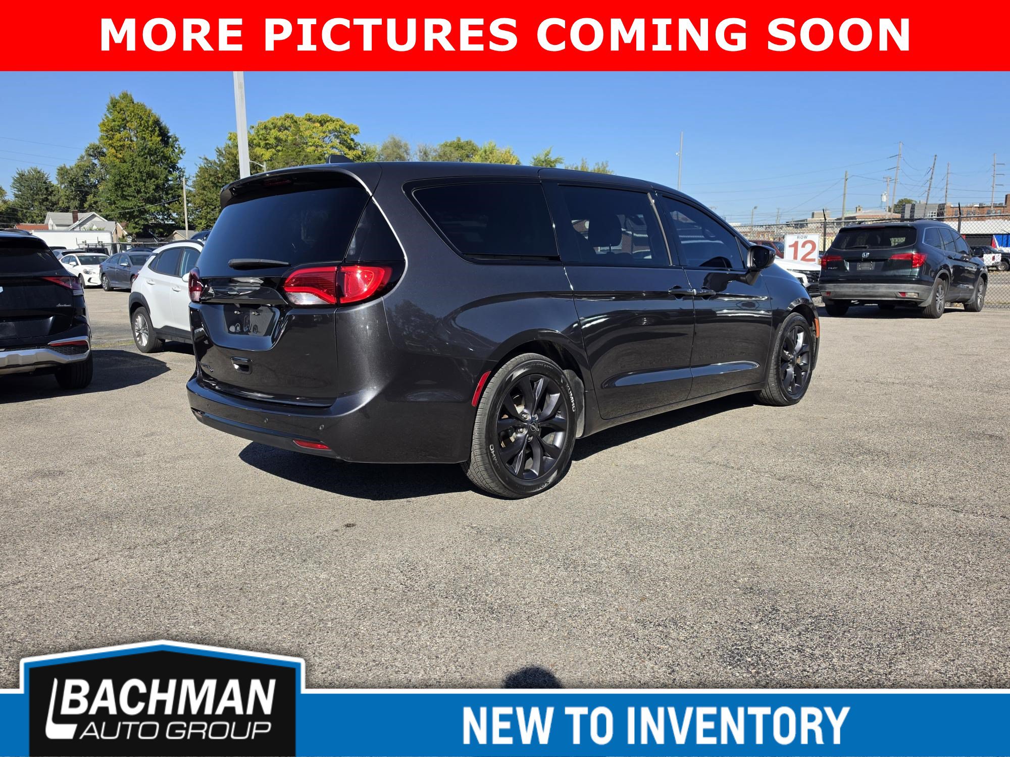 Used 2018 Chrysler Pacifica Touring Plus w/ S Appearance Package FWD image 6