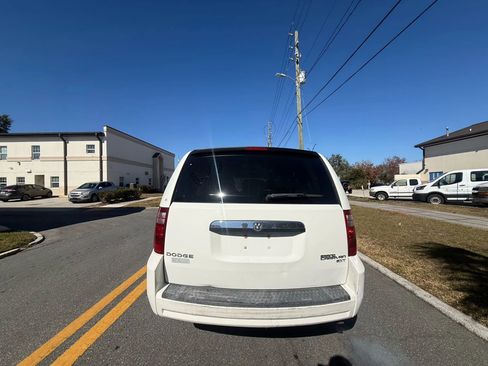 Used 2010 Dodge Grand Caravan SXT image 8