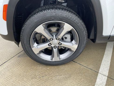 New 2025 Jeep Grand Cherokee Limited w/ Trailer Tow Package image 10