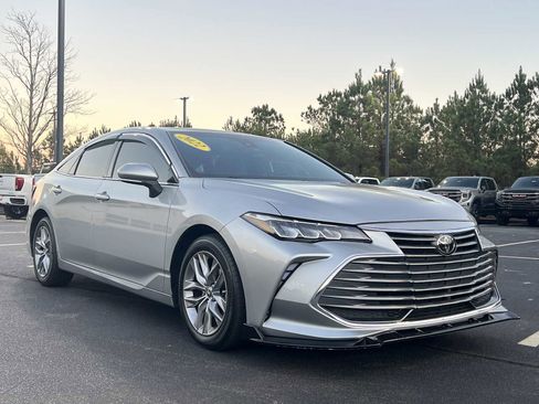 Used 2022 Toyota Avalon XLE image 4