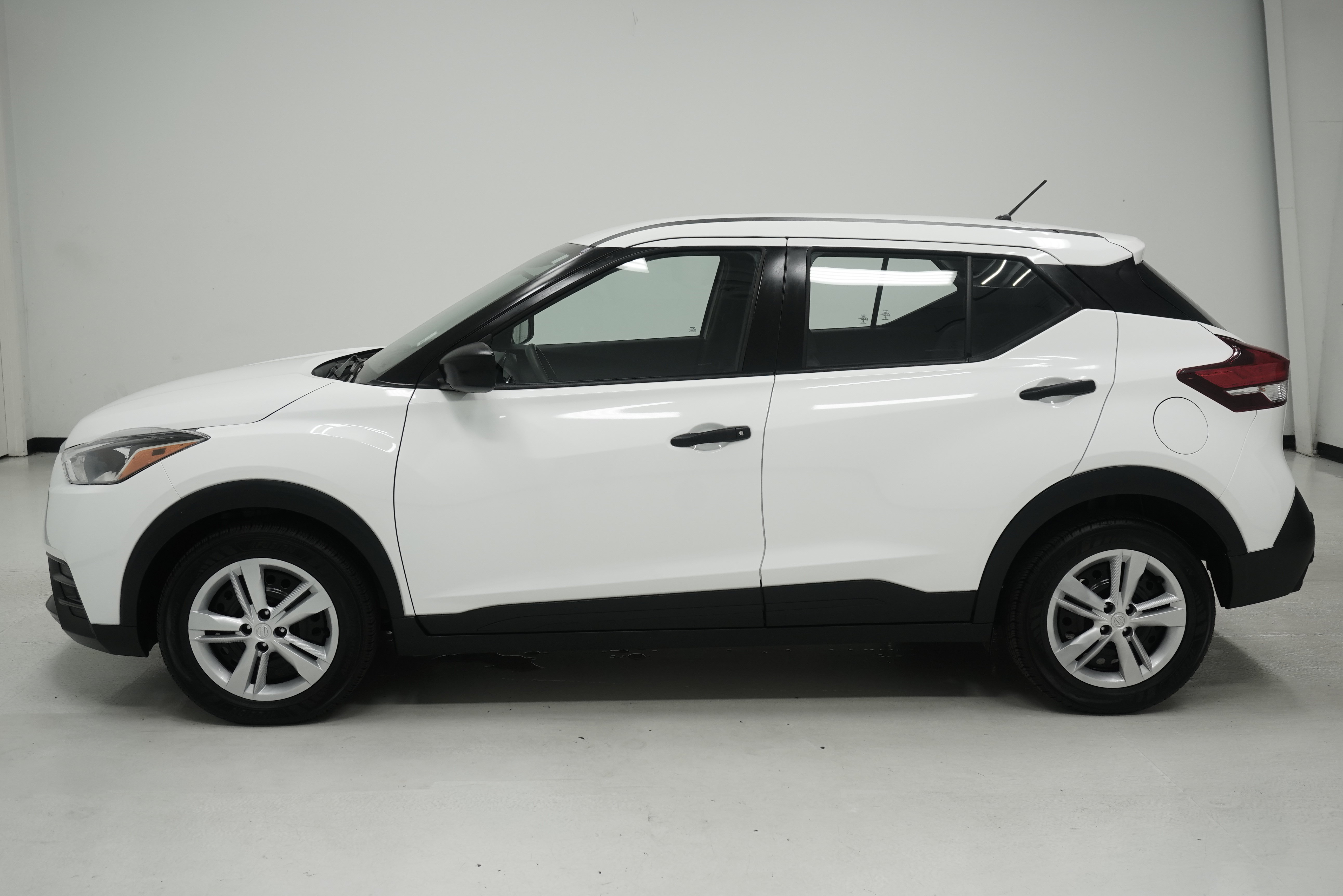 Used 2020 Nissan Kicks S FWD image 7