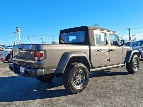 Used 2024 Jeep Gladiator Sport image 6