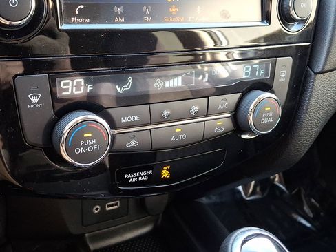 Certified 2019 Nissan Rogue SV w/ Premium Package image 16