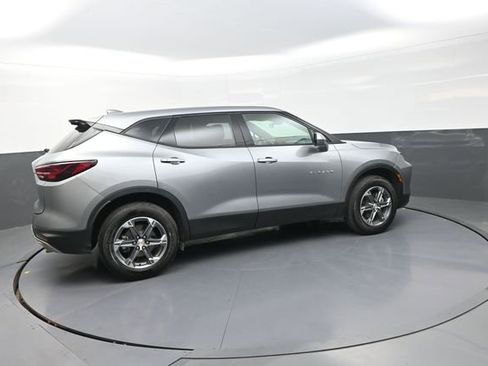 Used 2025 Chevrolet Blazer LT FWD image 23