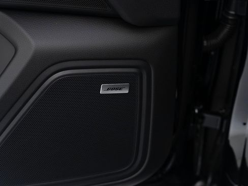 Certified 2025 Porsche Macan AWD/4WD image 22