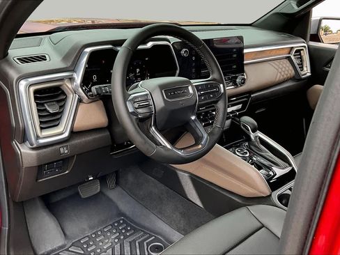 Used 2025 GMC Canyon Denali AWD/4WD image 18