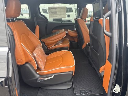 New 2026 Chrysler Pacifica Pinnacle AWD/4WD image 30