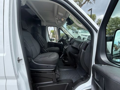 Used 2025 RAM ProMaster 2500 w/ U-Haul Equipment Group FWD image 11