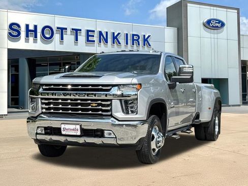 Used 2022 Chevrolet Silverado 3500 LTZ w/ LTZ Texas Edition AWD/4WD image 3