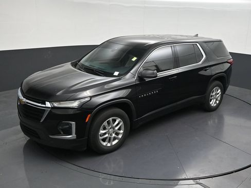 Used 2023 Chevrolet Traverse LS FWD image 16