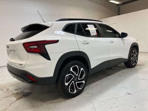 Used 2025 Chevrolet Trax RS w/ Driver Confidence Package image 8