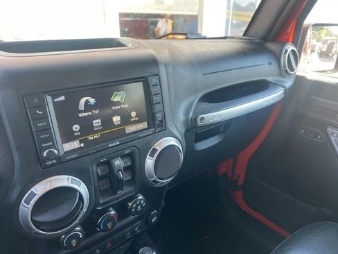 Used 2015 Jeep Wrangler Unlimited Rubicon w/ Connectivity Group AWD/4WD image 12
