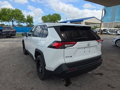 Used 2019 Toyota RAV4 LE FWD image 8