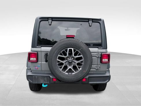 Used 2023 Jeep Wrangler Unlimited w/ Cold Weather Group AWD/4WD image 4