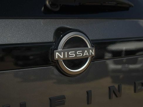 Used 2025 Nissan Pathfinder SV w/ Black Appearance Package FWD image 8