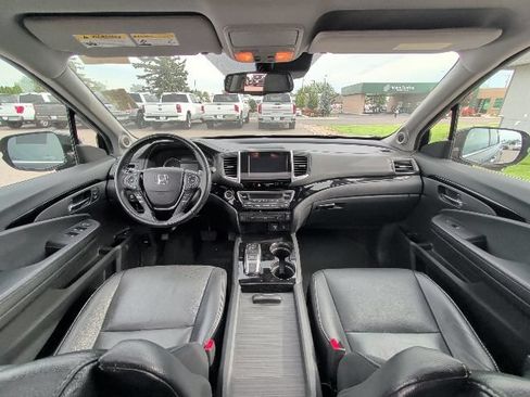 Used 2018 Honda Pilot Touring image 7