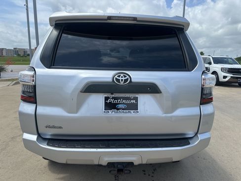 Used 2017 Toyota 4Runner SR5 image 4