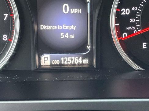 Used 2016 Toyota Camry SE image 32