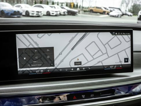 Used 2023 BMW 760i xDrive w/ Executive Package image 21