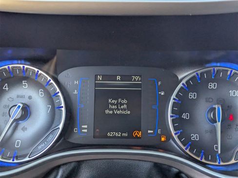 Used 2022 Chrysler Voyager LX image 30