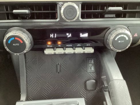 Used 2025 Toyota Tacoma TRD Off-Road image 17