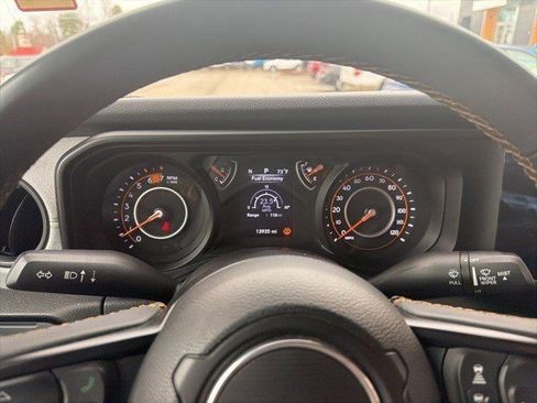 Used 2024 Jeep Wrangler Sport S image 12