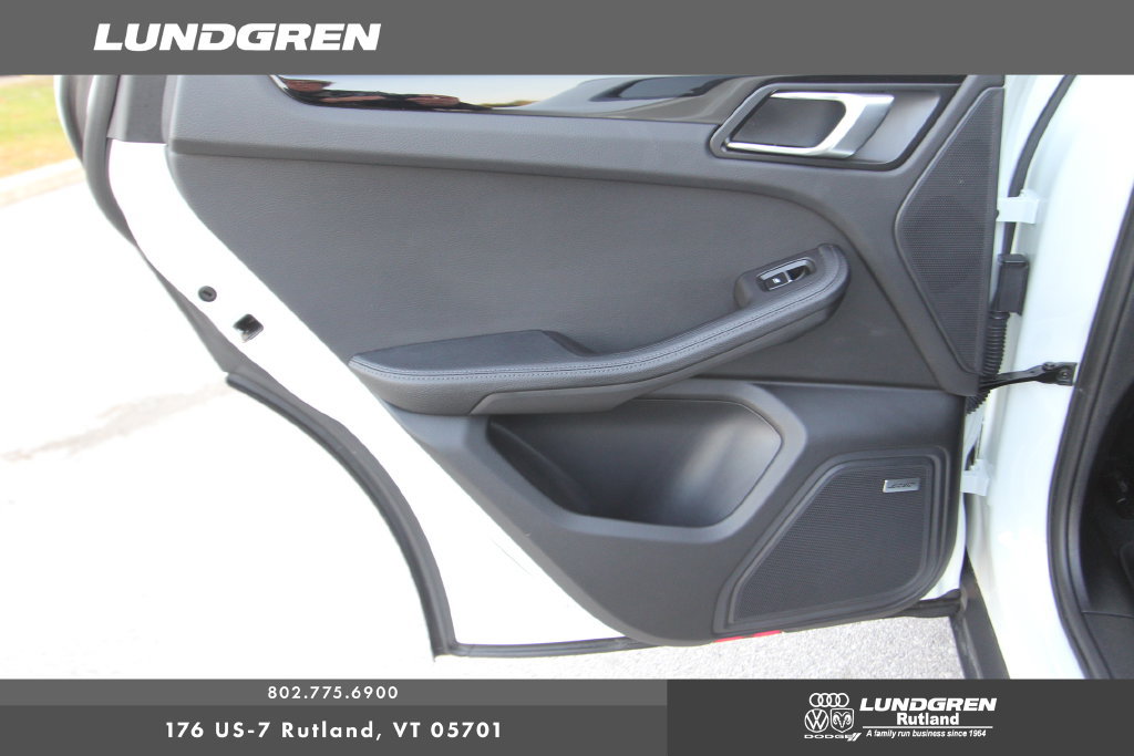 Used 2025 Porsche Macan AWD/4WD image 7