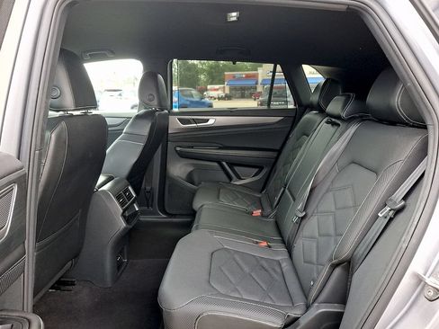 Used 2024 Volkswagen Atlas Cross Sport SE AWD/4WD image 10