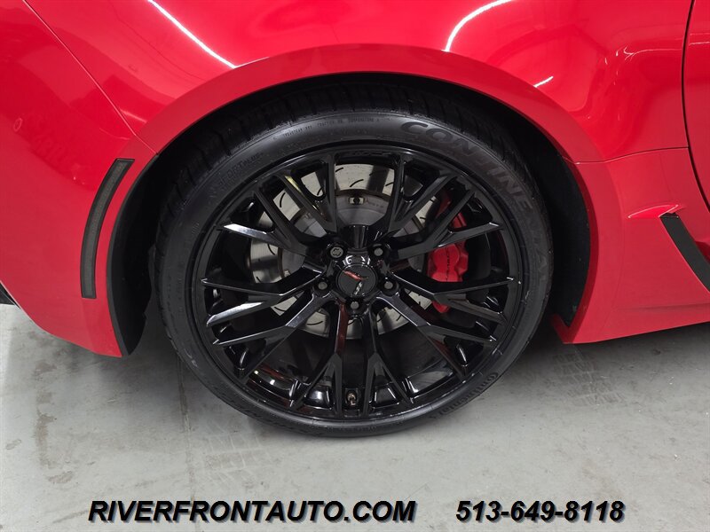 Used 2015 Chevrolet Corvette Z06 w/ 3LZ Preferred Equipment Group RWD image 23