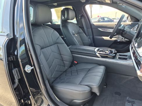 Used 2025 BMW i7 eDrive50 w/ M Sport Package RWD image 33