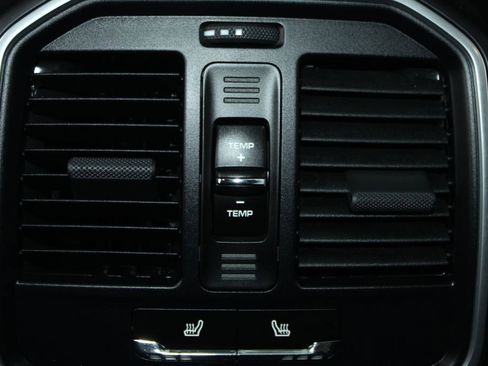 Used 2022 Porsche Macan image 27