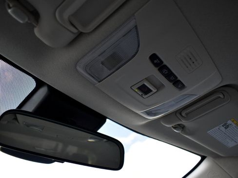 Used 2021 Toyota Corolla LE image 38