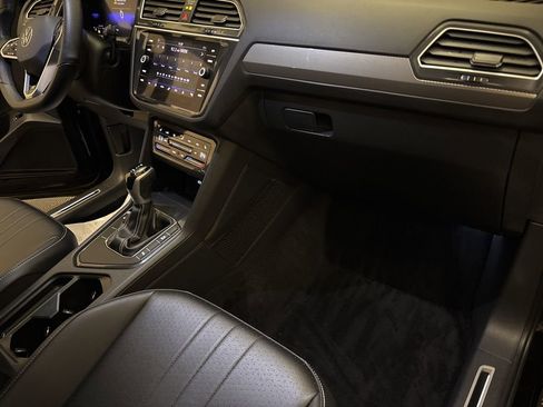 Used 2024 Volkswagen Tiguan SE R-Line image 24