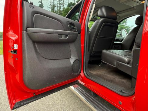 Used 2013 GMC Sierra 2500 SLT w/ Entertainment Package AWD/4WD image 17