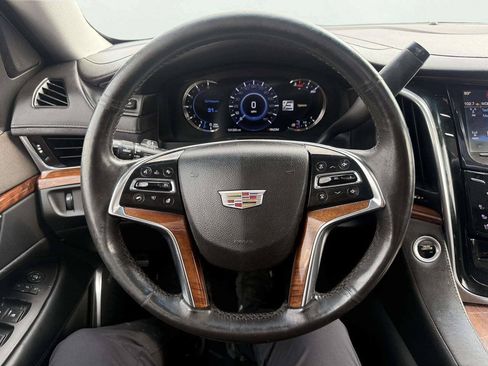 Used 2016 Cadillac Escalade Luxury AWD/4WD image 17
