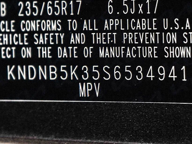 Used 2025 Kia Carnival FWD image 31