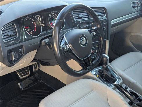 Used 2019 Volkswagen Golf Alltrack SE image 9