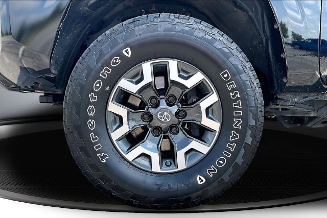 Used 2022 Toyota Tacoma SR AWD/4WD image 32