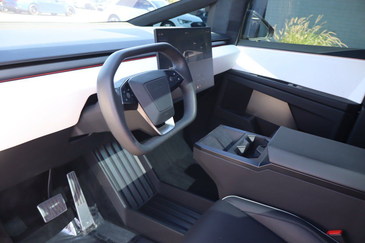 Used 2024 Tesla Cybertruck AWD Crew Cab image 16